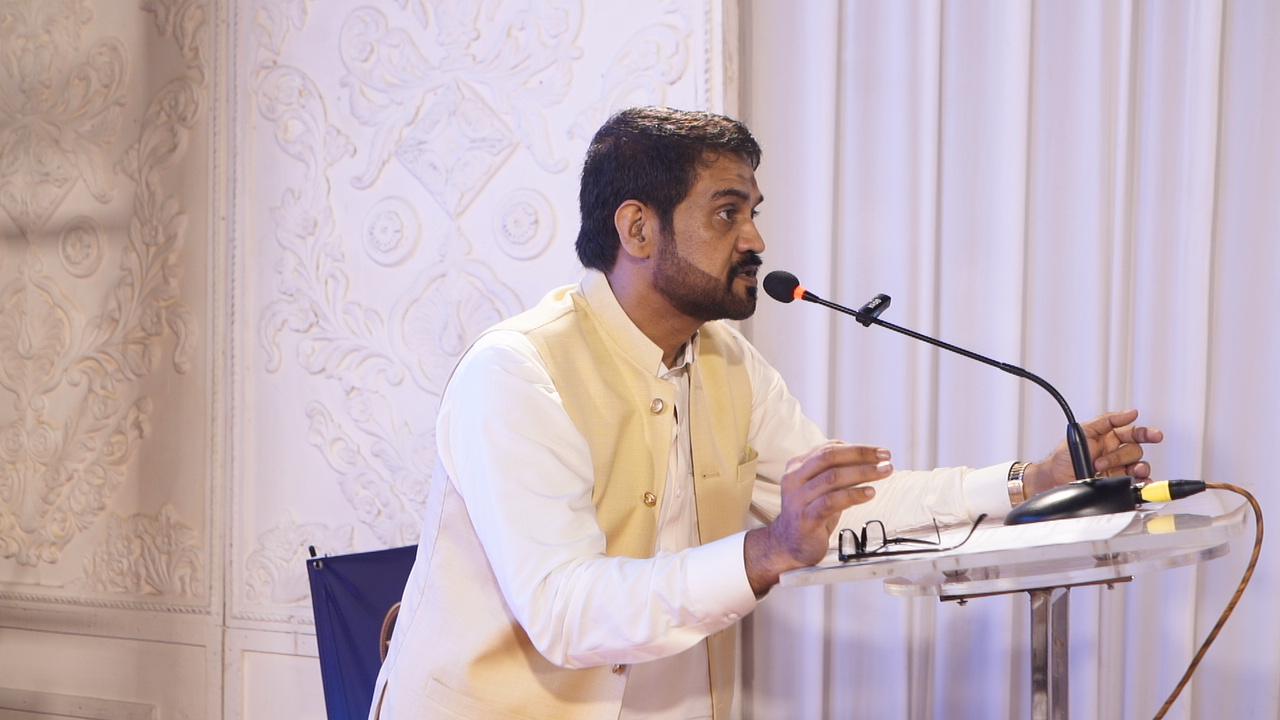 Rasheed Bandhani speaking at the Ruhaab Heights pre-launch ceremony